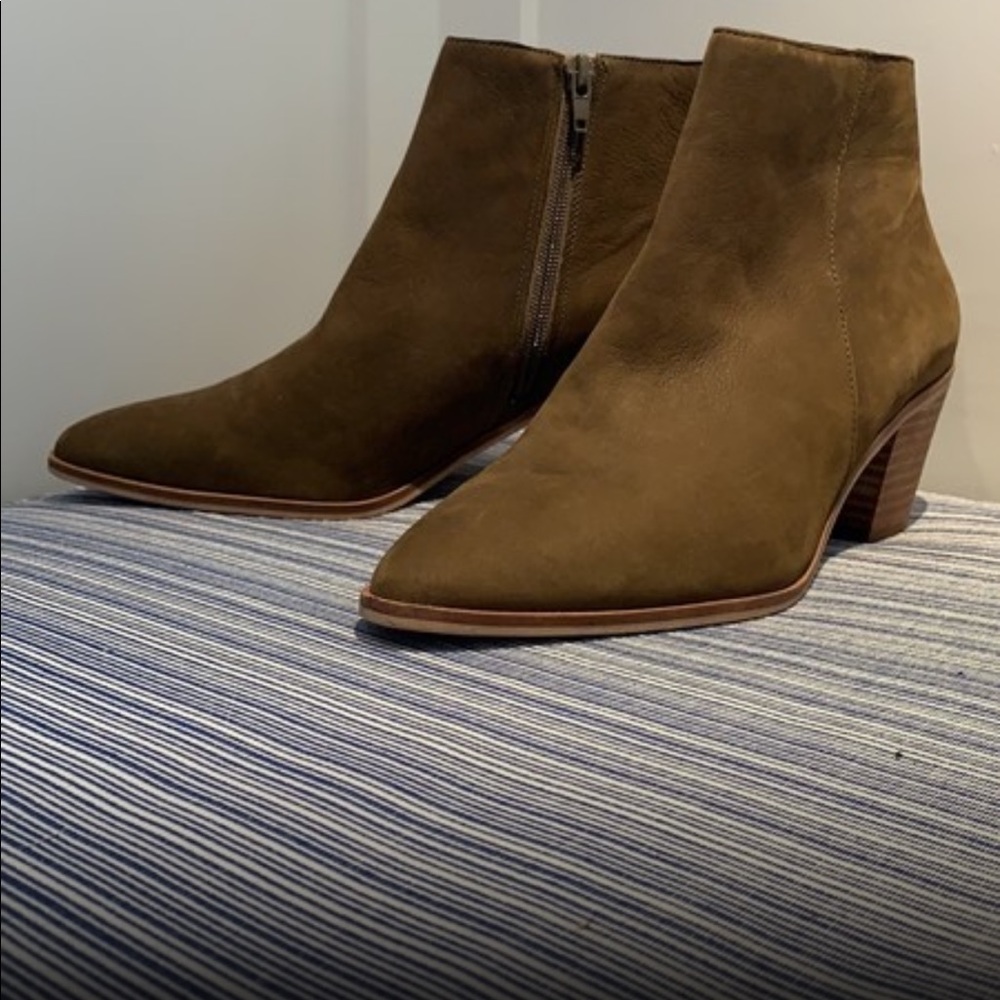 Lucky brand bootie, 2in heel, Olive green suede